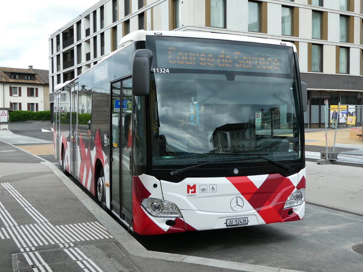 (236'916) - CarPostal Ouest - JU 52'436 - Mercedes am 6. Juni 2022 beim Bahnhof Del�mont