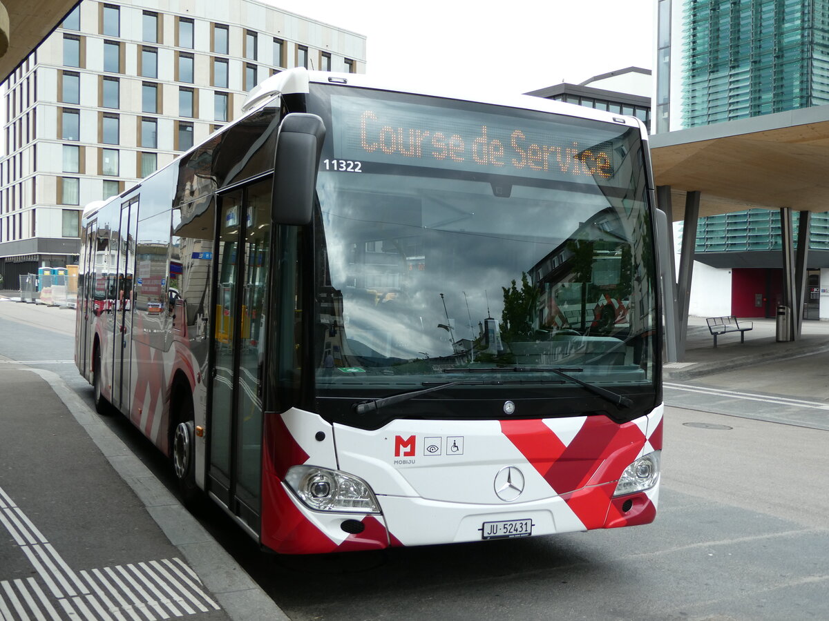 (236'917) - CarPostal Ouest - JU 52'431 - Mercedes am 6. Juni 2022 beim Bahnhof Del�mont