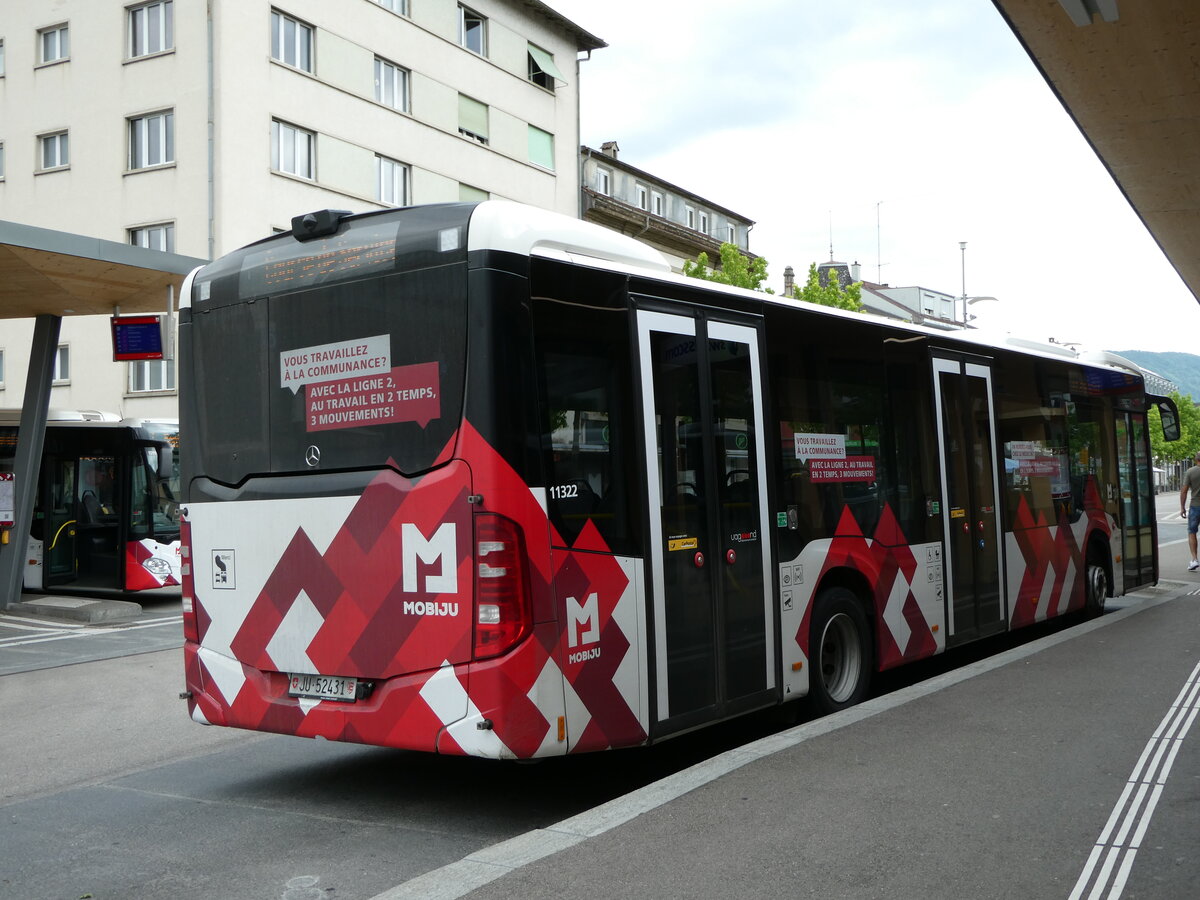 (236'919) - CarPostal Ouest - JU 52'431 - Mercedes am 6. Juni 2022 beim Bahnhof Del�mont
