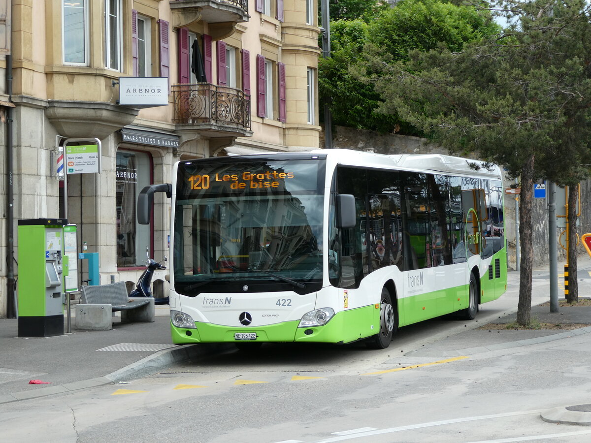(236'985) - transN, La Chaux-de-Fonds - Nr. 422/NE 195'422 - Mercedes am 6. Juni 2022 beim Bahnhof Neuch�tel