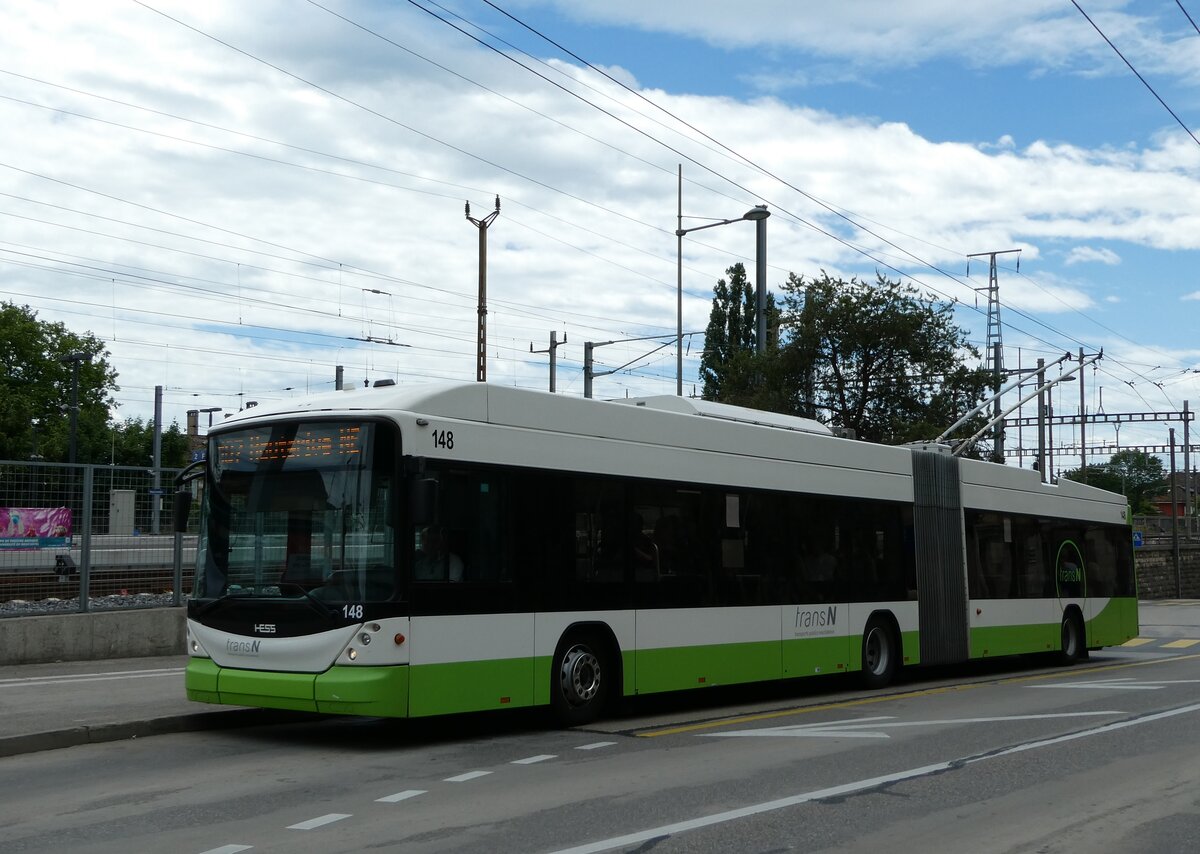 (236'987) - transN, La Chaux-de-Fonds - Nr. 148 - Hess/Hess Gelenktrolleybus (ex TN Neuch�tel Nr. 148) am 6. Juni 2022 beim Bahnhof Neuch�tel