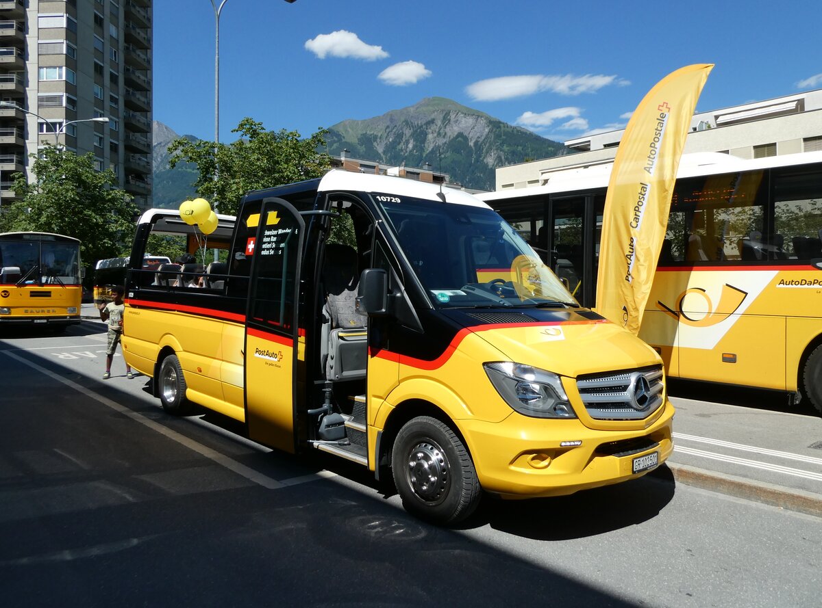 (237'172) - PostAuto Graub�nden - GR 102'501 - Mercedes/Tomassini am 12. Juni 2022 beim Bahnhof Landquart