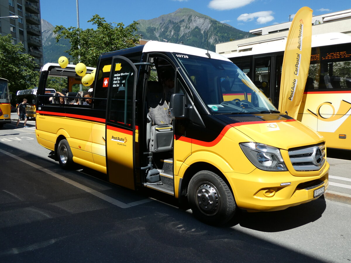 (237'174) - PostAuto Graub�nden - GR 102'501 - Mercedes/Tomassini am 12. Juni 2022 beim Bahnhof Landquart