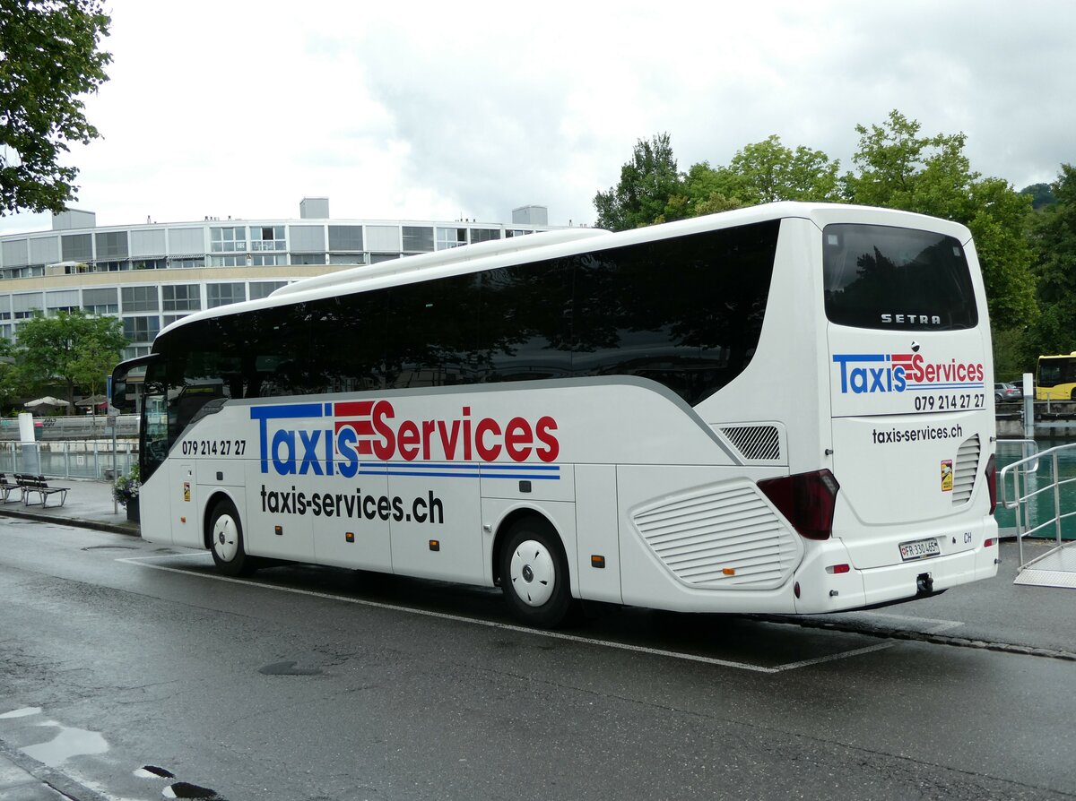 (237'436) - Taxis-Services, Granges-Paccot - FR 330'465 - Setra am 24. Juni 2022 bei der Schiffl�ndte Thun