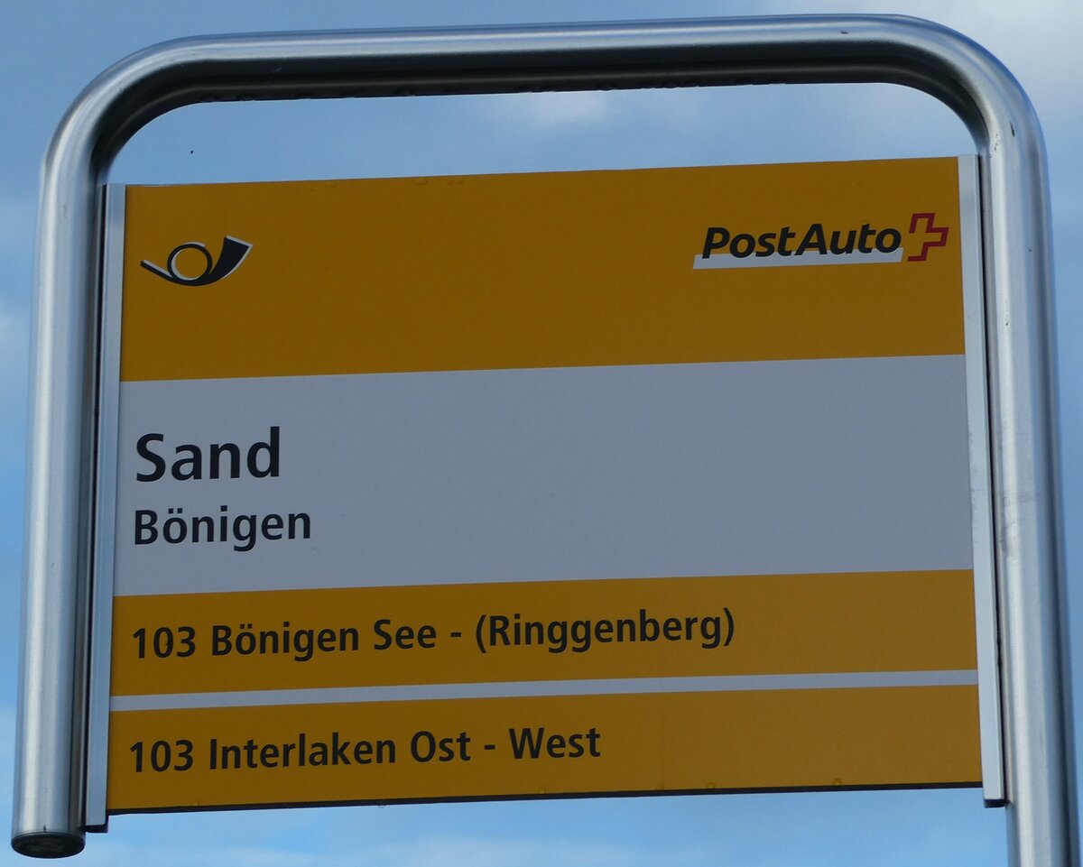 (237'485) - PostAuto-Haltestellenschild - B�nigen, Sand - am 24. Juni 2022