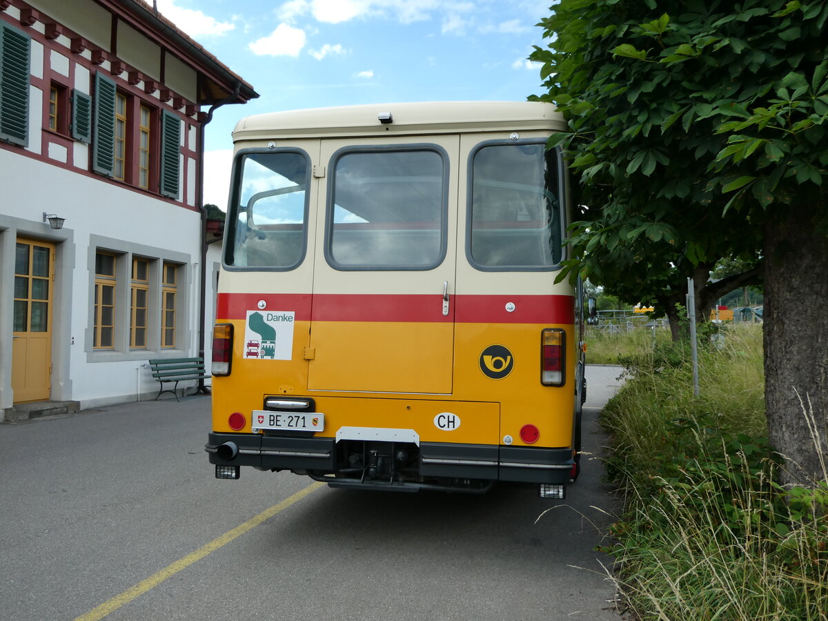 (237'504) - Bachmann, Nieder�nz - Nr. 5/BE 271 - Saurer/T�scher (ex W�thrich, Ursenbach; ex Sch�rch, Gutenburg Nr. 5; ex Engeloch, Riggisberg Nr. 5; ex P 25'668) am 25. Juni 2022 beim Bahnhof M�lenen