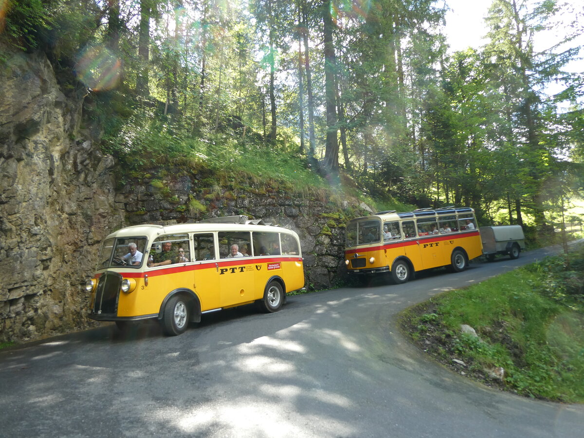 (237'678) - Schmid, Th�rishaus - Nr. 3/BE 26'760 - Saurer/Gangloff (ex Geiger, Adelboden Nr. 3) + Nr. 9/BE 26'105 - Saurer/R&J (ex Geiger, Adelboden Nr. 9) am 26. Juni 2022 in Kiental, Hexenkessel