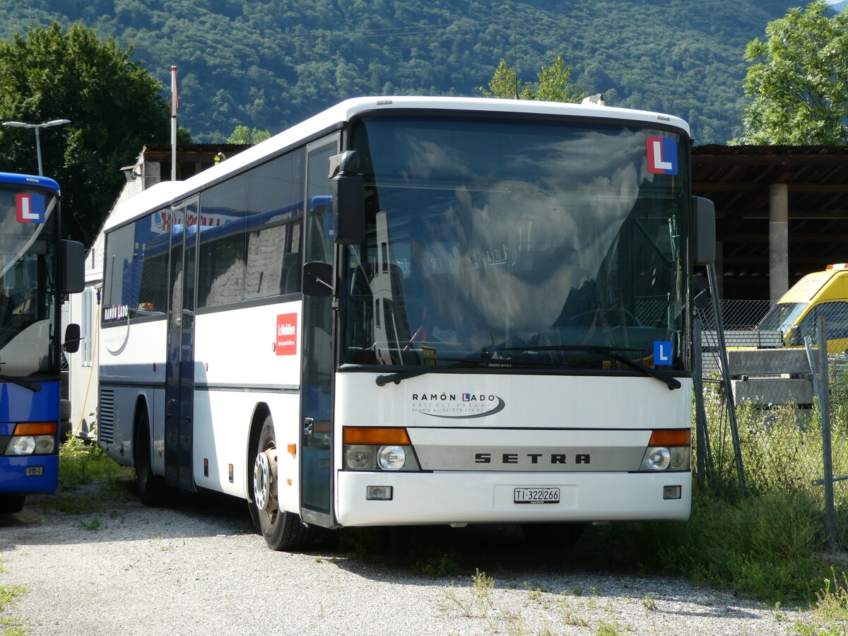 (237'762) - Lado, Gandria - TI 322'266 - Setra (ex Interbus, Yverdon Nr. 63; ex TPB, S�deilles; ex Rod, Oron-la-Ville) am 2. Juli 2022 in Castione, Industria