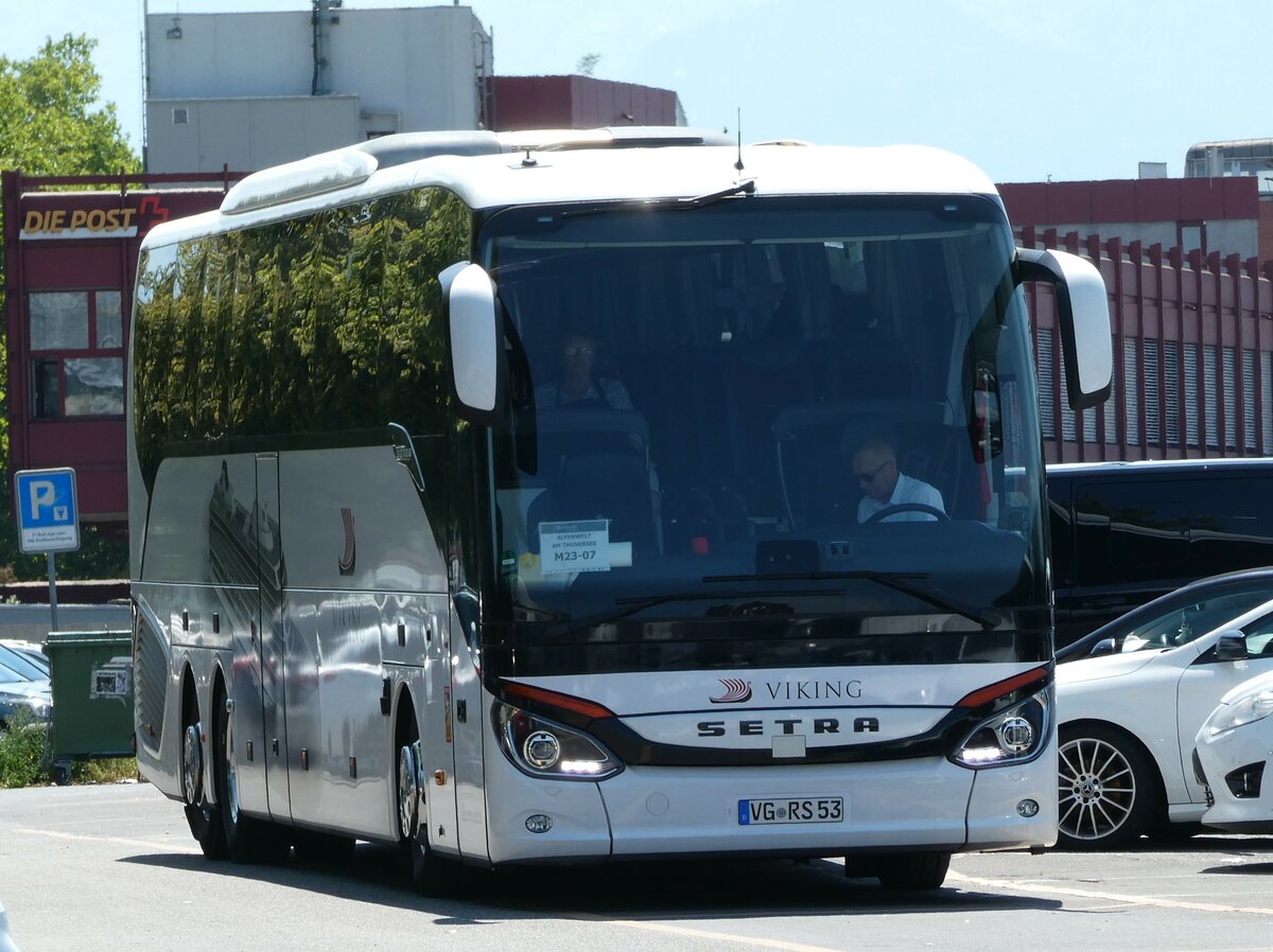 (238'466) - Aus Deutschland: Unser Roter Bus, K�nigsbr�ck - VG-RS 53 - Setra am 25. Juli 2022 in Thun, CarTerminal