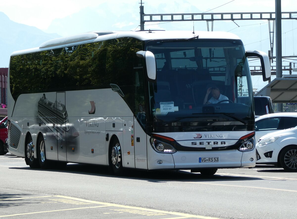 (238'467) - Aus Deutschland: Unser Roter Bus, K�nigsbr�ck - VG-RS 53 - Setra am 25. Juli 2022 in Thun, CarTerminal