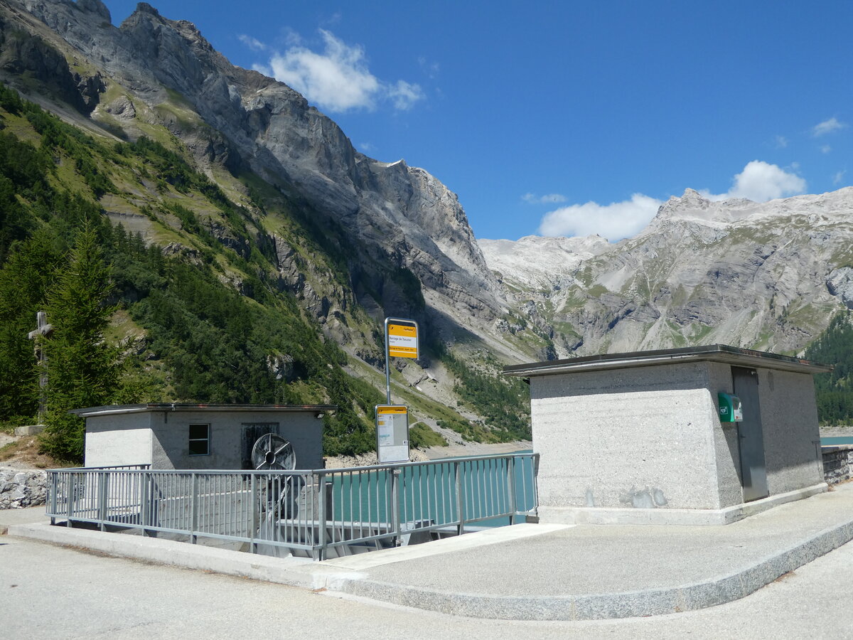 (238'679) - PostAuto-Haltestelle am 31. Juli 2022 in Anz�re, Barrage de Tseuzier