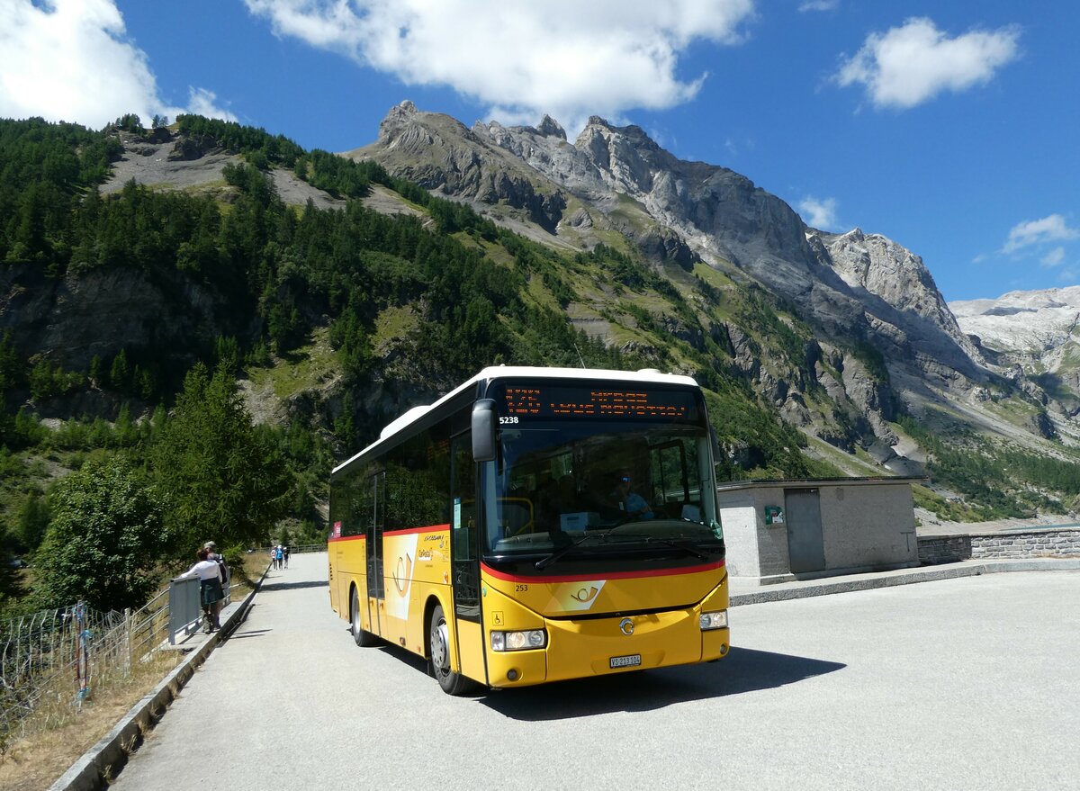 (238'687) - Buchard, Leytron - Nr. 253/VS 213'104 - Irisbus am 31. Juli 2022 in Anz�re, Barrage de Tseuzier