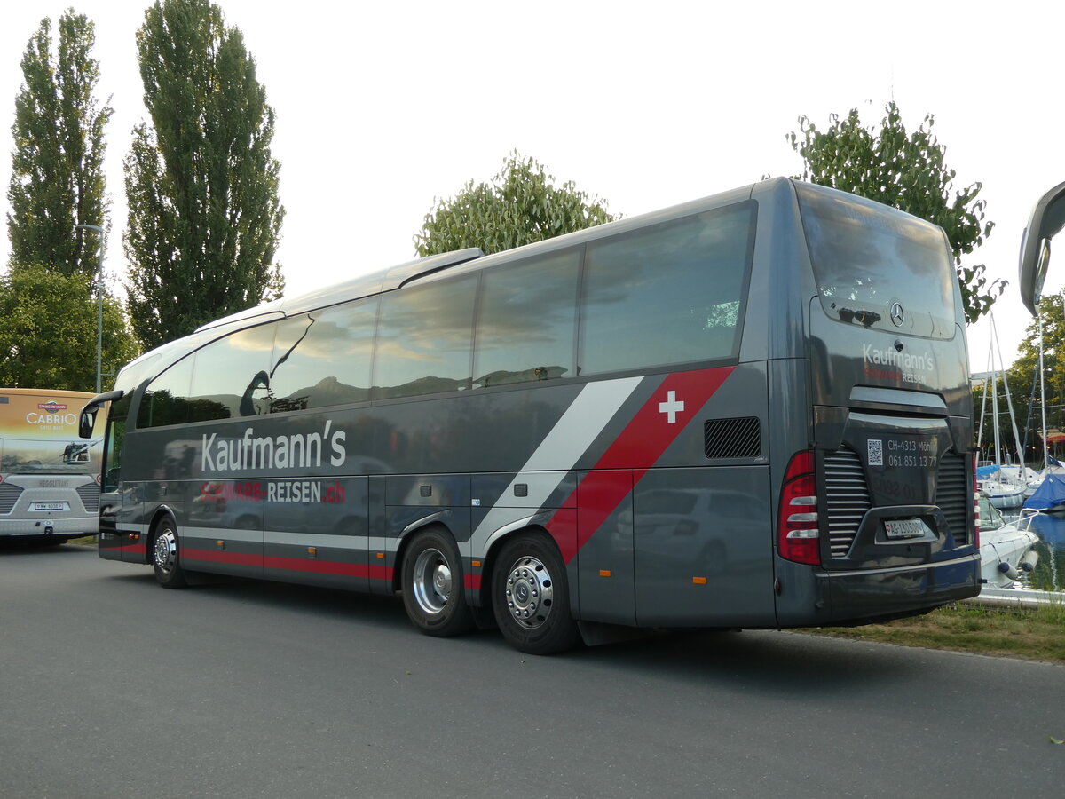 (238'968) - Kaufmann's Schwarb-Reisen, M�hlin - Nr. 31/AG 130'508 - Mercedes am 8. August 2022 in Thun, Strandbad
