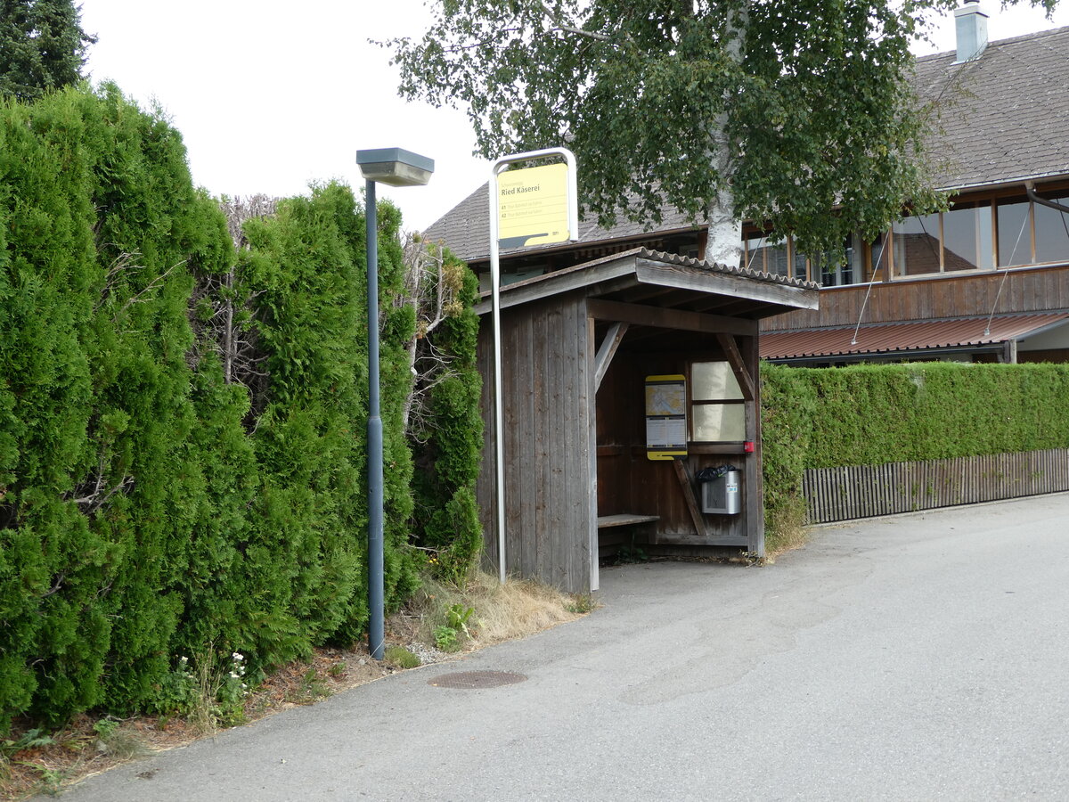 (239'048) - STI-Haltestelle am 14. August 2022 in Schwarzenegg, Ried K�serei