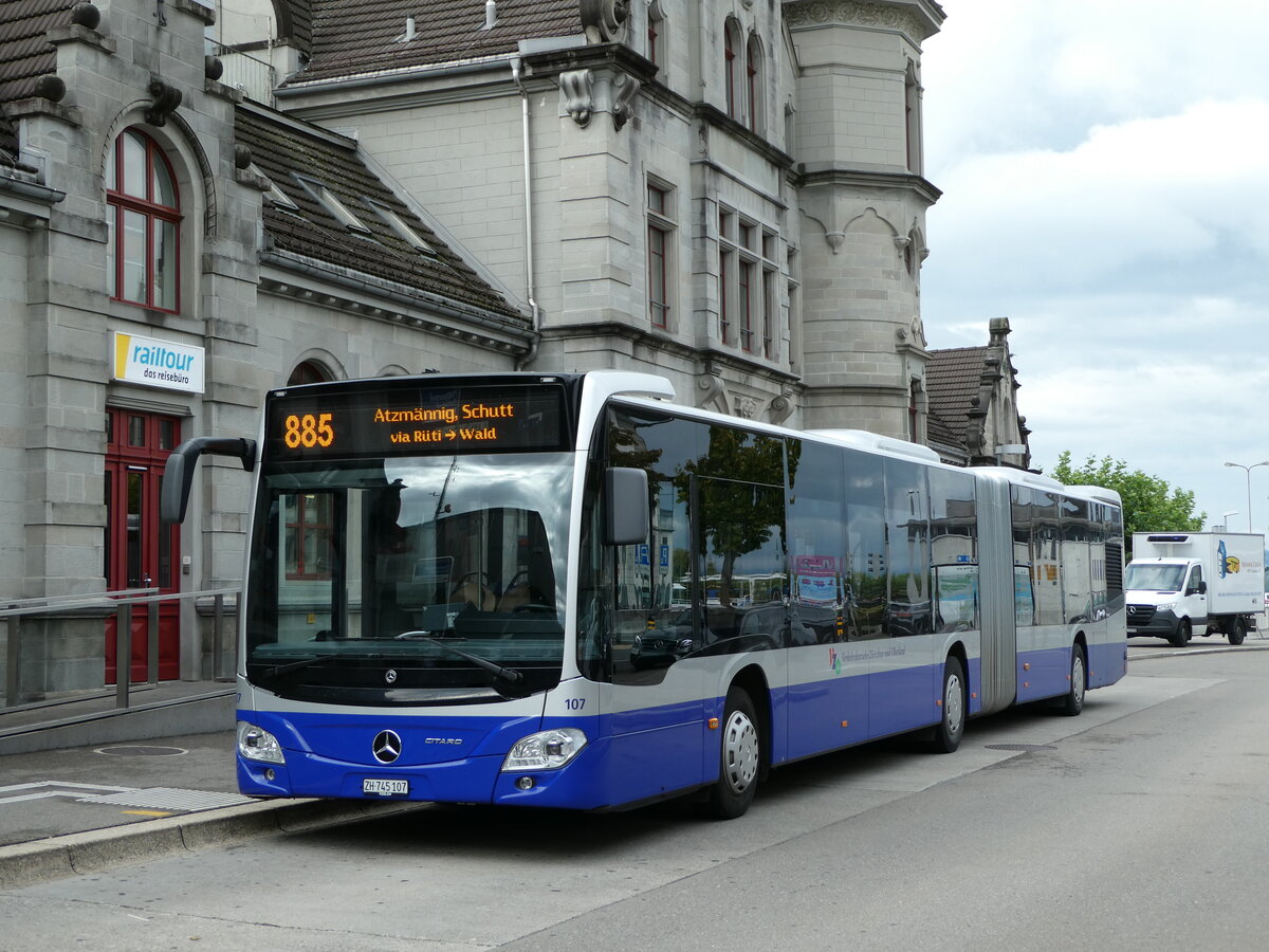 (239'107) - VZO Gr�ningen - Nr. 107/ZH 745'107 - Mercedes am 20. August 2022 beim Bahnhof Rapperswil