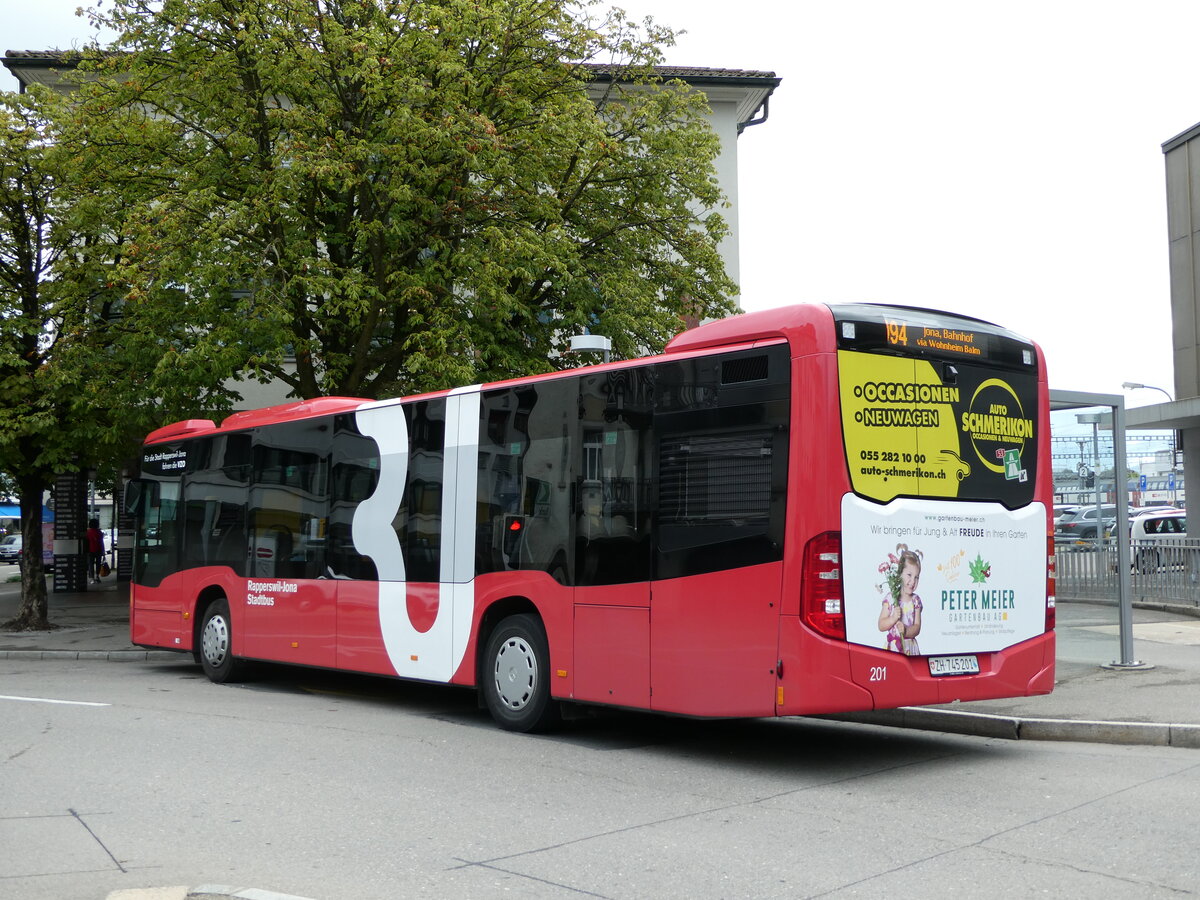 (239'112) - VZO Gr�ningen - Nr. 201/ZH 745'201 - Mercedes am 20. August 2022 beim Bahnhof Rapperswil