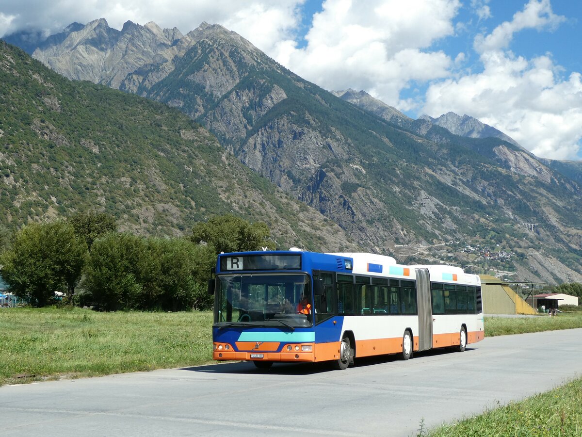 (239'411) - Ruffiner, Turtmann - VS 491'390 - Volvo (ex Globe-Limo, Gen�ve Nr. 354; ex TPG Gen�ve Nr. 354) am 21. August 2022 in Turtmann, Flugplatz