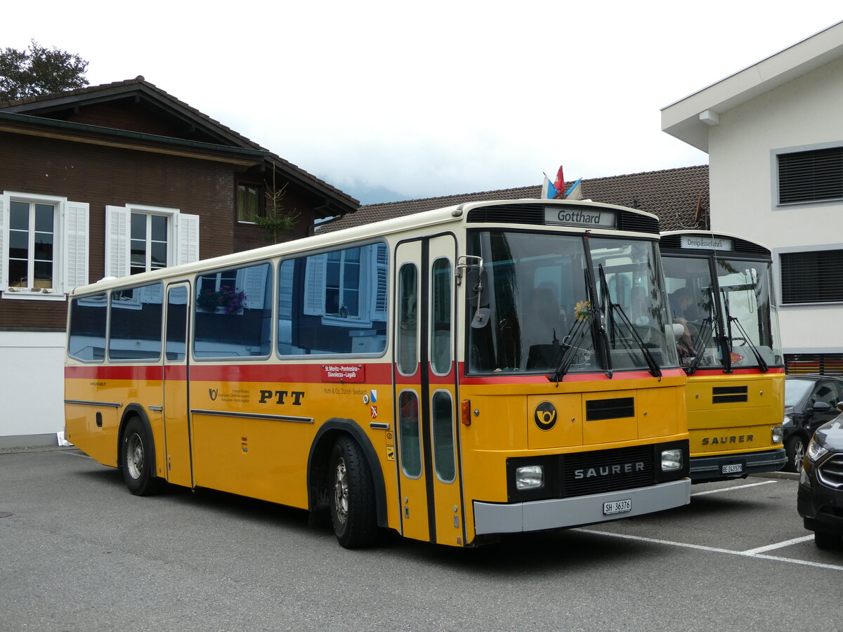(239'813) - Roth, Z�rich - SH 36'376 - Saurer/T�scher (ex Looser, Elm; ex Mattli, Wassen) am 28. August 2022 in Giswil, Hotel Bahnhof