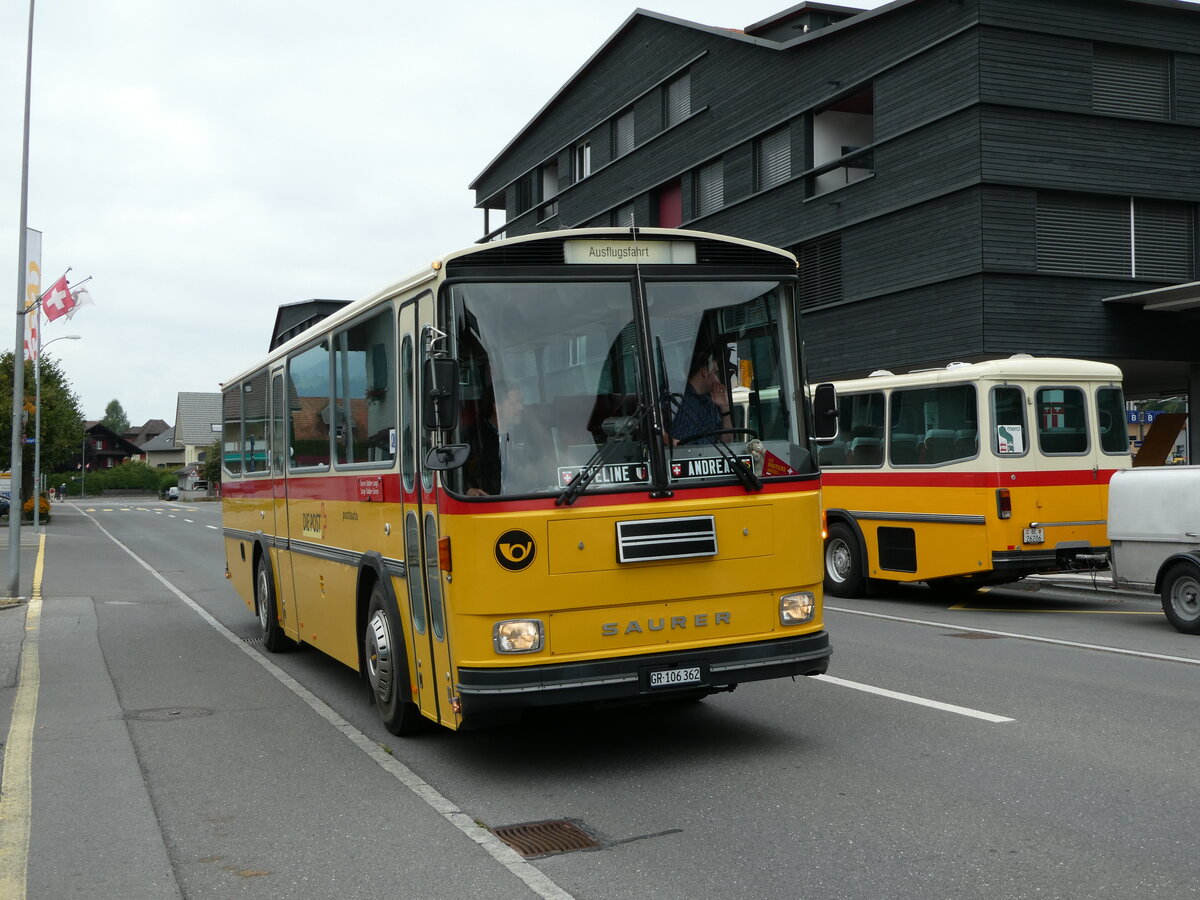 (239'817) - Ackermann, Landquart - GR 106'362 - Saurer/R&J (ex F�ssler, Unteriberg; ex Sch�rch, Gutenburg Nr. 6; ex P 24'358) am 28. August 2022 in Giswil, Hotel Bahnhof