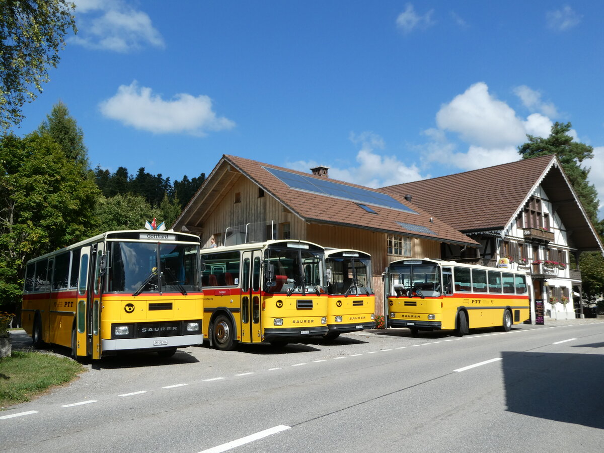 (239'867) - Roth, Z�rich - SH 36'376 - Saurer/T�scher (ex Looser, Elm; ex Mattli, Wassen) am 28. August 2022 in Schwarzenegg, Restaurant Kreuz