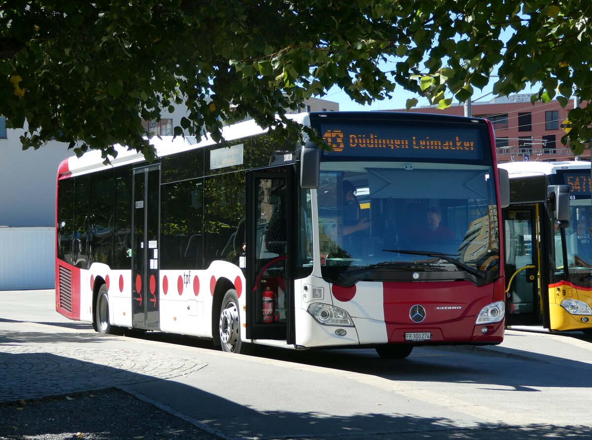 (239'995) - TPF Fribourg - Nr. 1010/FR 300'274 - Mercedes am 11. September 2022 beim Bahnhof D�dingen