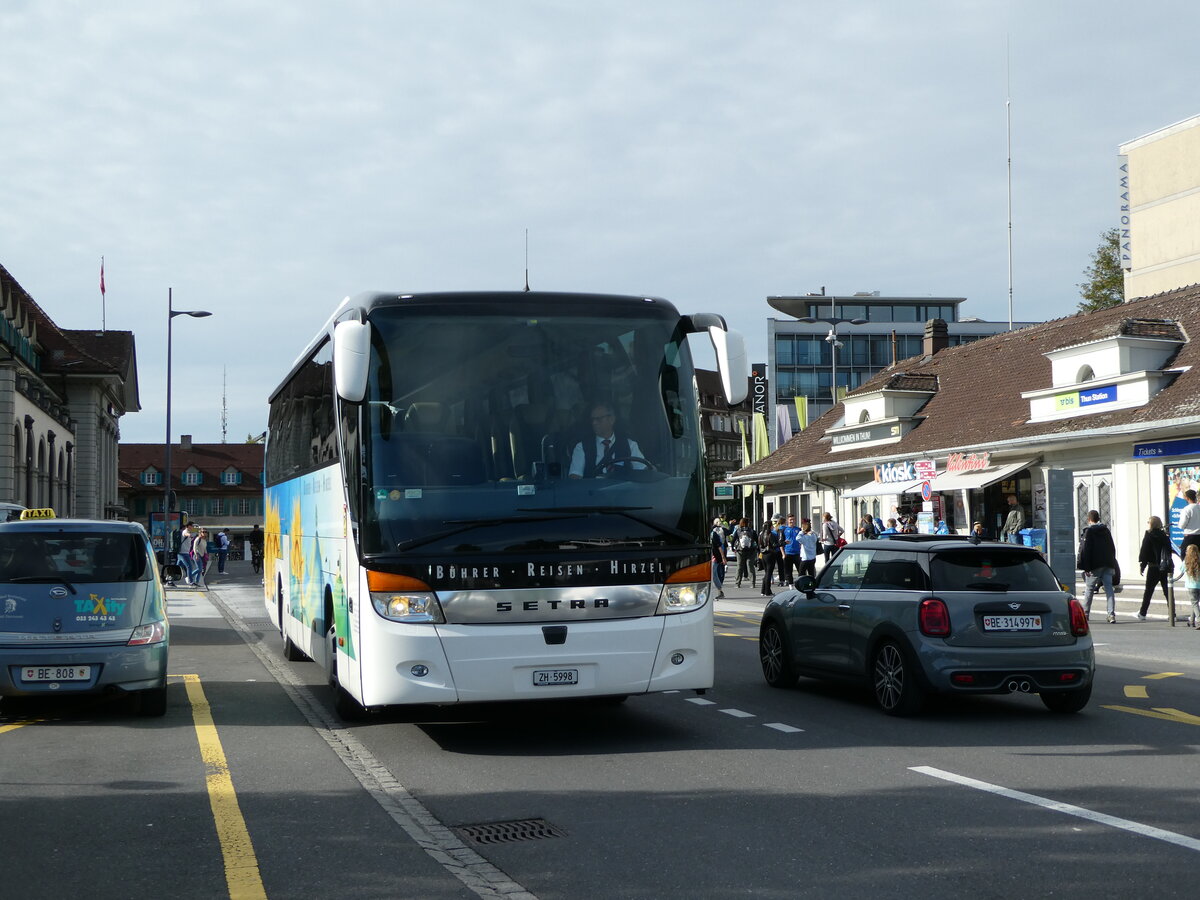 (240'130) - B�hrer, Hirzel - ZH 5998 - Setra am 18. September 2022 beim Bahnhof Thun
