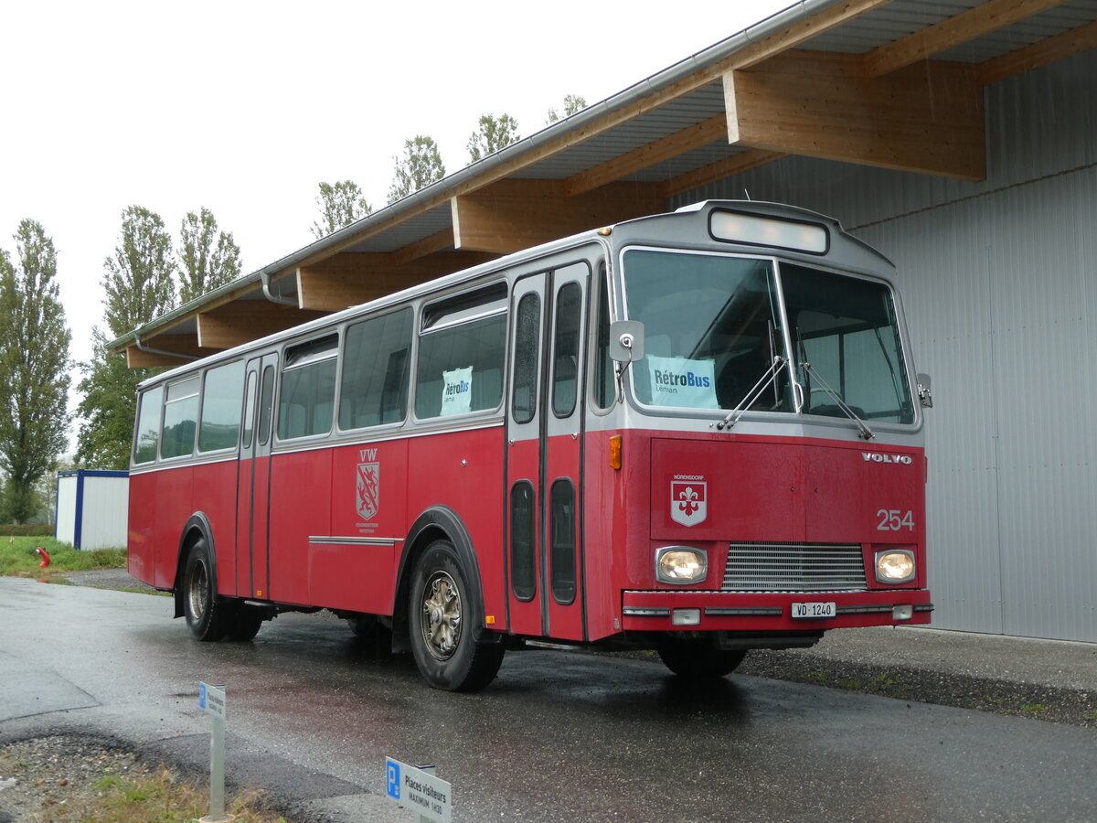 (240'157) - VW Winterthur (R�trobus) - Nr. 254/VD 1240 - Volvo T�scher (ex Zivilschutz, Winterthur; ex VW Winterthur Nr. 254) am 24. September 2022 in Moudon, R�trobus