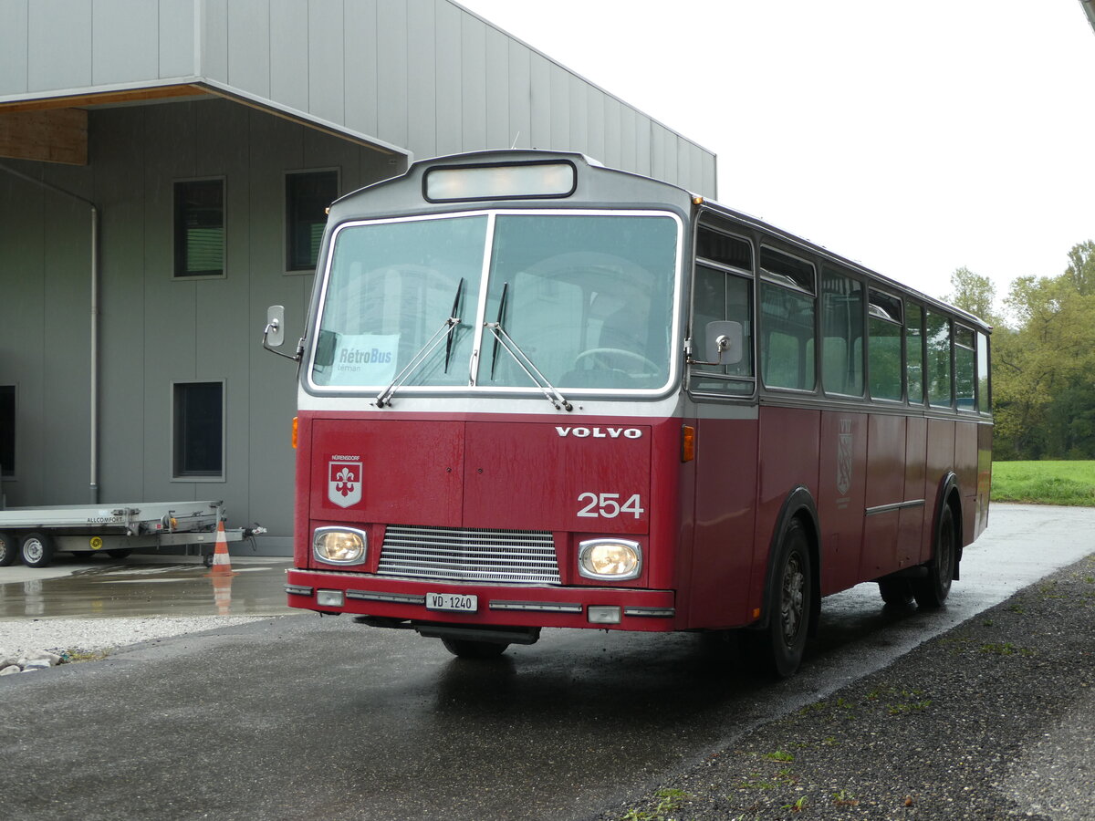 (240'159) - VW Winterthur (R�trobus) - Nr. 254/VD 1240 - Volvo/T�scher (ex Zivilschutz, Winterthur; ex VW Winterthur Nr. 254) am 24. September 2022 in Moudon, R�trobus