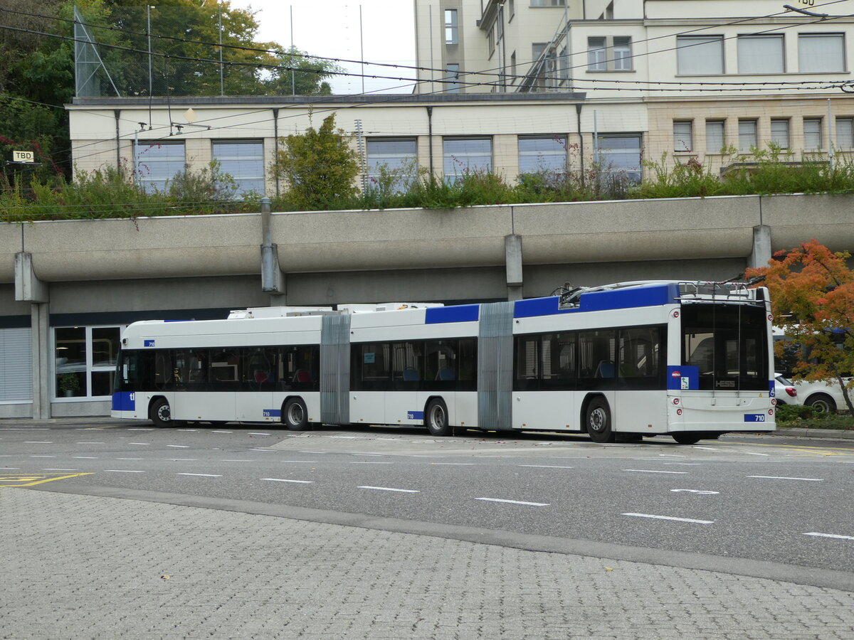(240'446) - TL Lausanne - Nr. 710 - Hess/Hess Doppelgelenktrolleybus am 1. Oktober 2022 in Lausanne, D�p�t Borde