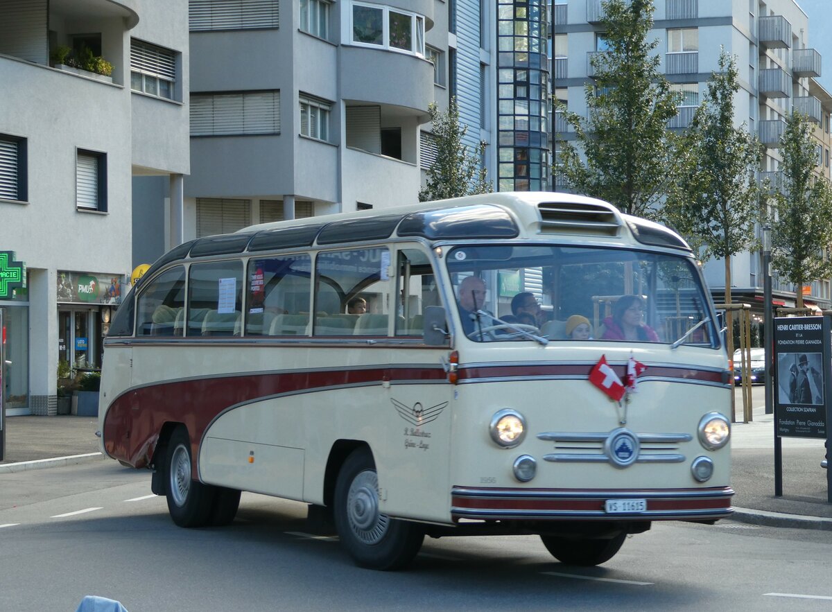 (240'598) - Ballestraz, Gr�ne - VS 11'615 - Saurer/Saurer (ex Girardet, Yverdon) am 2. Oktober 2022 beim Bahnhof Martigny