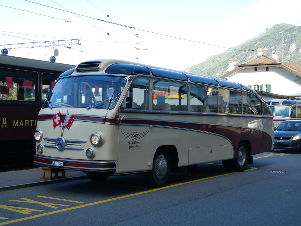 (240'602) - Ballestraz, Gr�ne - VS 11'615 - Saurer/Saurer (ex Girardet, Yverdon) am 2. Oktober 2022 beim Bahnhof Martigny
