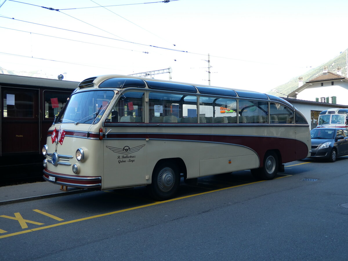 (240'604) - Ballestraz, Gr�ne - VS 11'615 - Saurer/Saurer (ex Girardet, Yverdon) am 2. Oktober 2022 beim Bahnhof Martigny