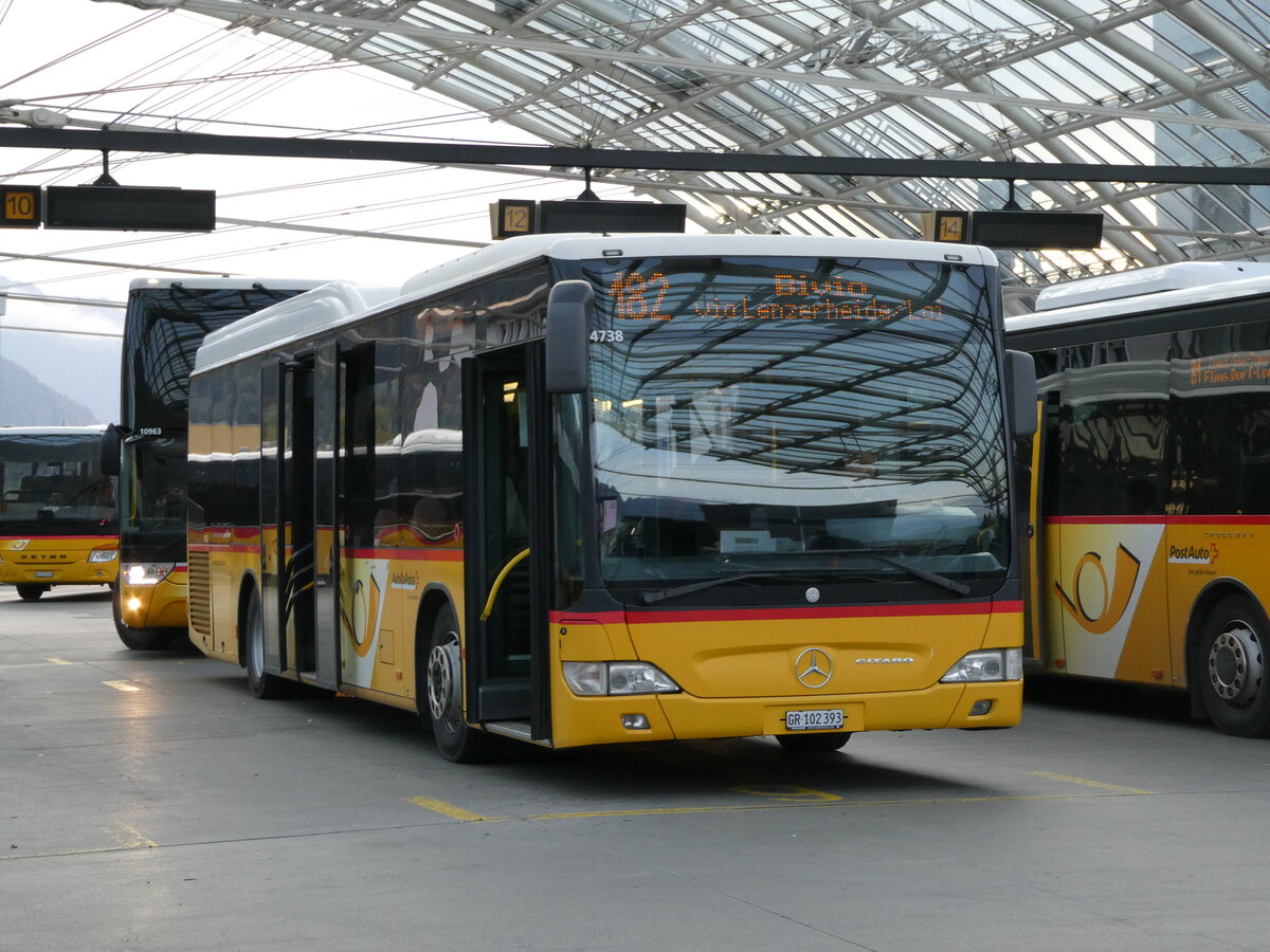 (241'035) - PostAuto Graub�nden - GR 102'393 - Mercedes am 11. Oktober 2022 in Chur, Postautostation
