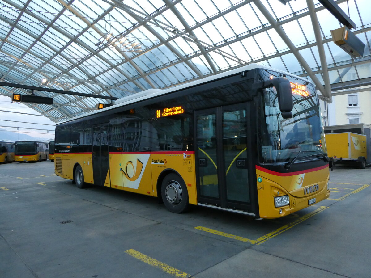 (241'048) - PostAuto Graub�nden - GR 170'431 - Iveco am 12. Oktober 2022 in Chur, Postautostation