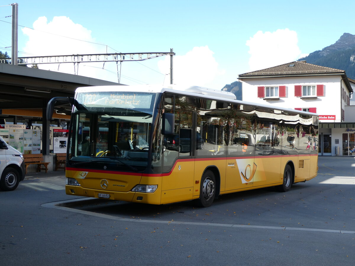 (241'139) - PostAuto Graub�nden - GR 168'852 - Mercedes am 12. Oktober 2022 beim Bahnhof Klosters