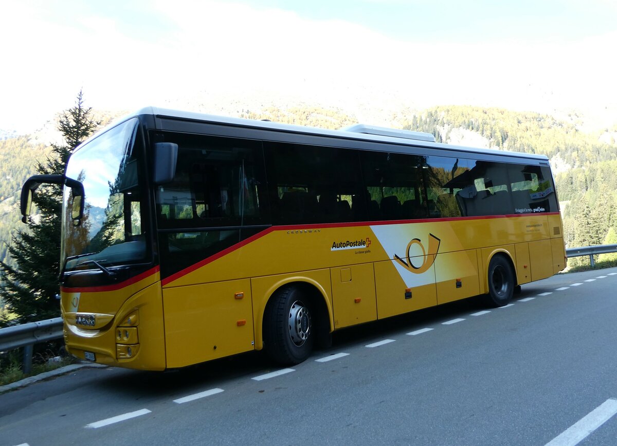 (241'186) - Balzarolo, Poschiavo - GR 32'465 - Iveco am 13. Oktober 2022 in Sfaz�, Fermata