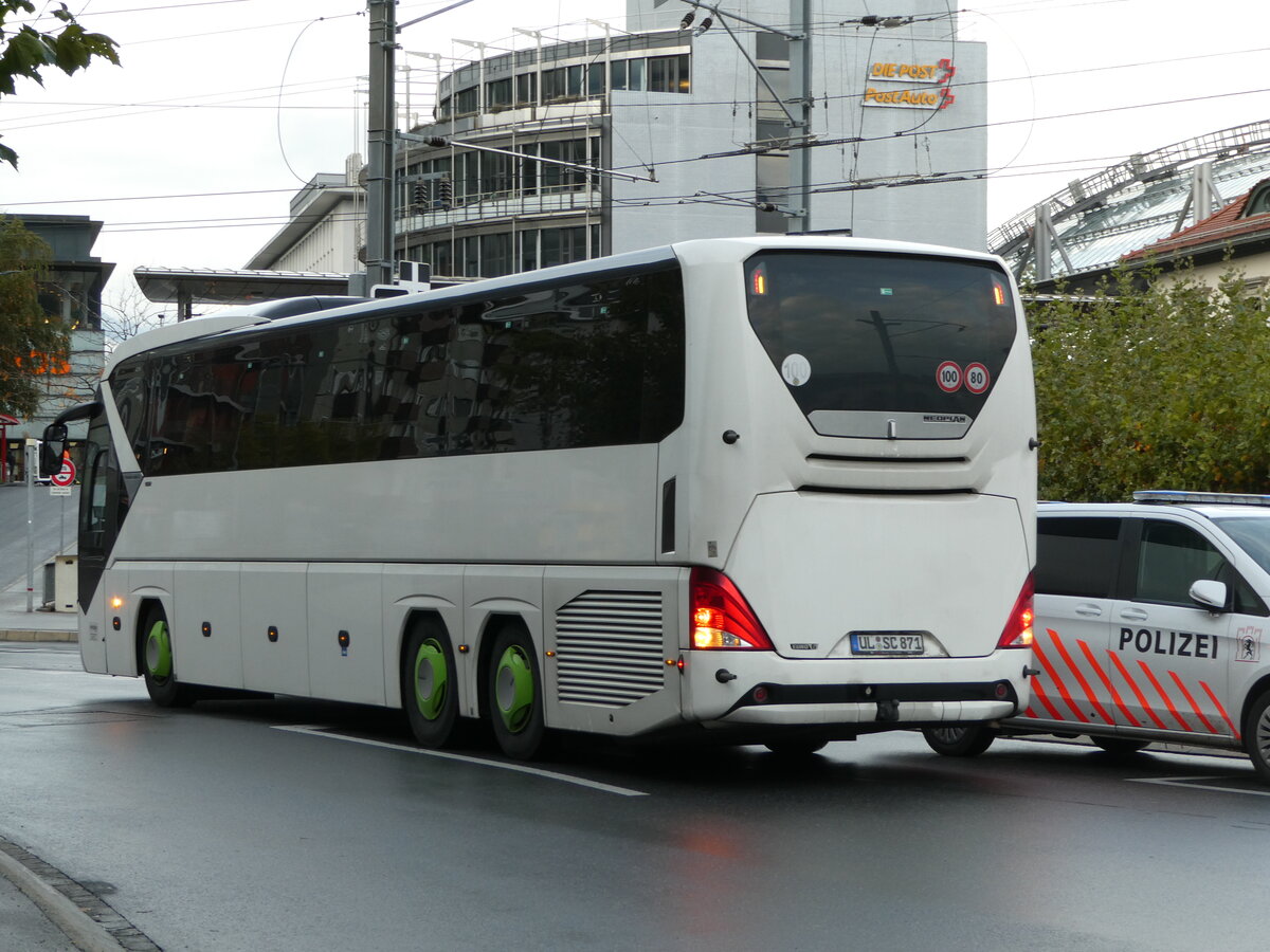(241'275) - Aus Deutschland: Schr�der, Langenau - UL-SC 871 - Neoplan am 14. Oktober 2022 beim Bahnhof Chur