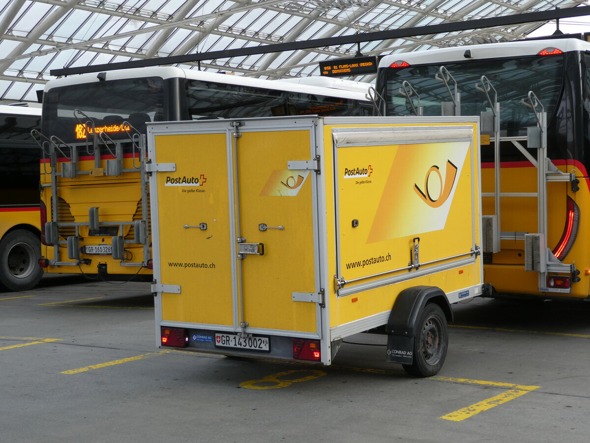 (241'280) - PostAuto Graub�nden - GR 143'002 - Conrad Gep�ckanh�nger am 14. Oktober 2022 in Chur, Postautostation