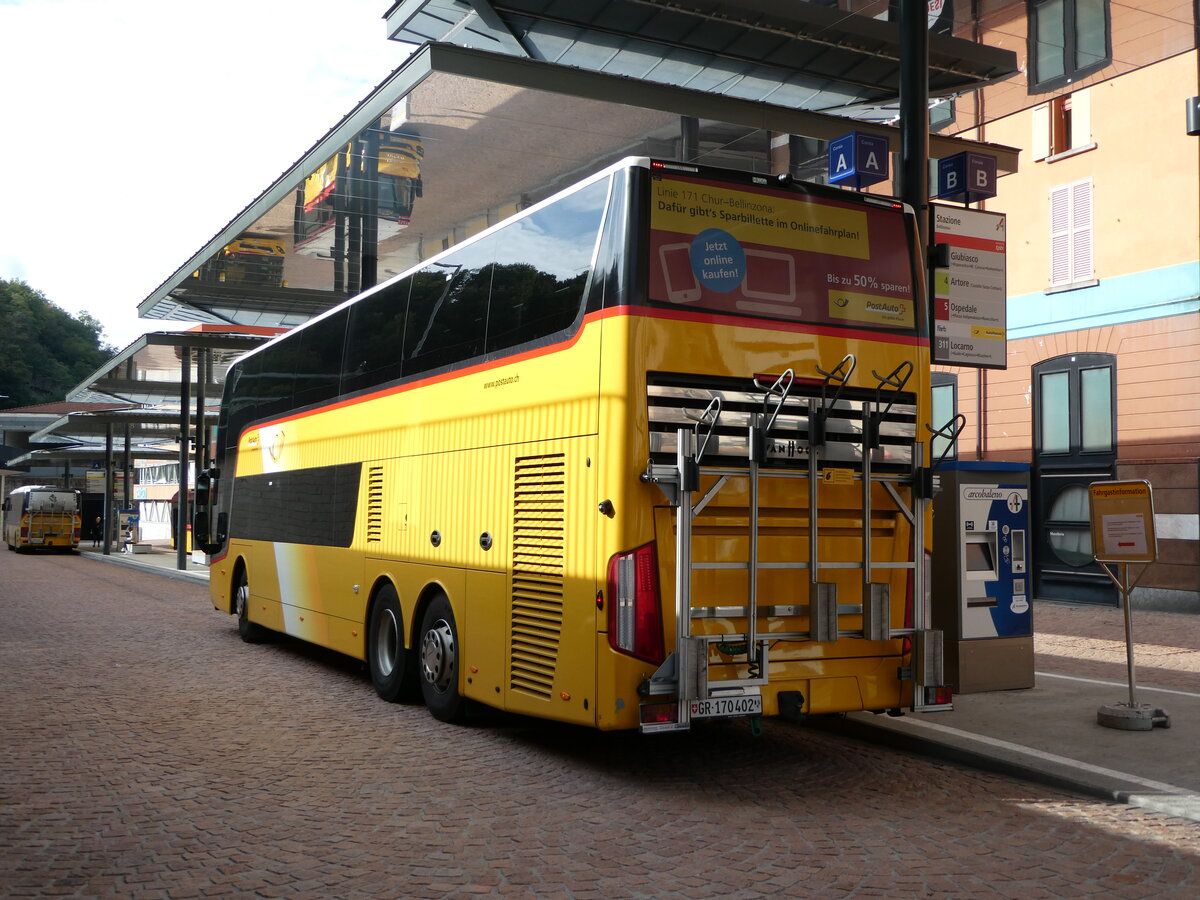 (241'295) - PostAuto Graub�nden - GR 170'402 - Van Hool am 14. Oktober 2022 beim Bahnhof Bellinzona