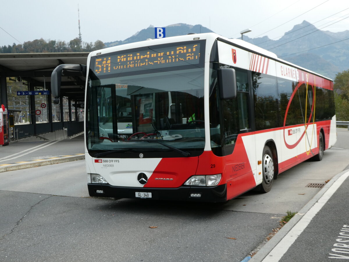 (241'634) - Niederer, Filzbach - Nr. 29/GL 340 - Mercedes am 20. Oktober 2022 beim Bahnhof Ziegelbr�cke