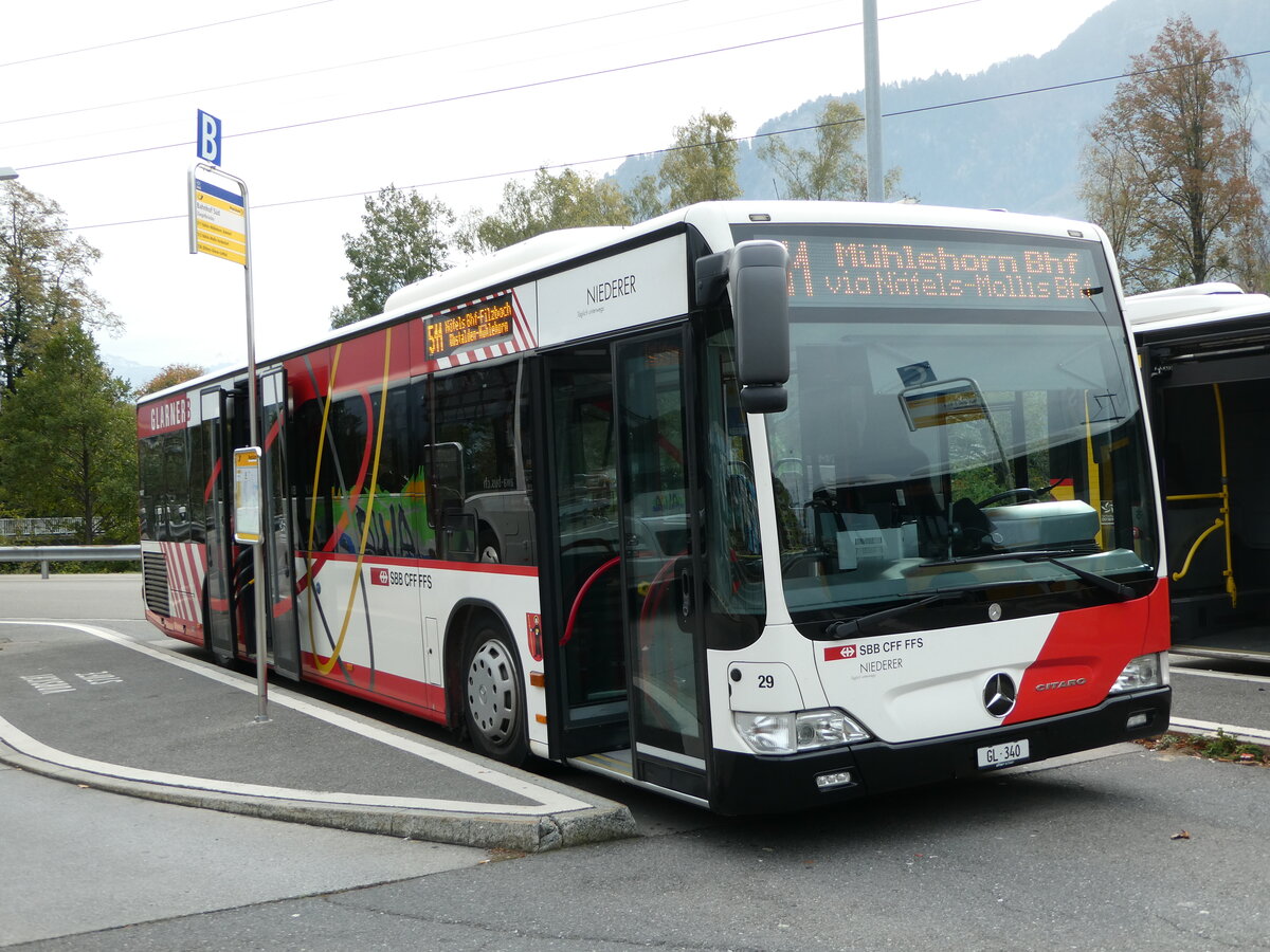 (241'635) - Niederer, Filzbach - Nr. 29/GL 340 - Mercedes am 20. Oktober 2022 beim Bahnhof Ziegelbr�cke