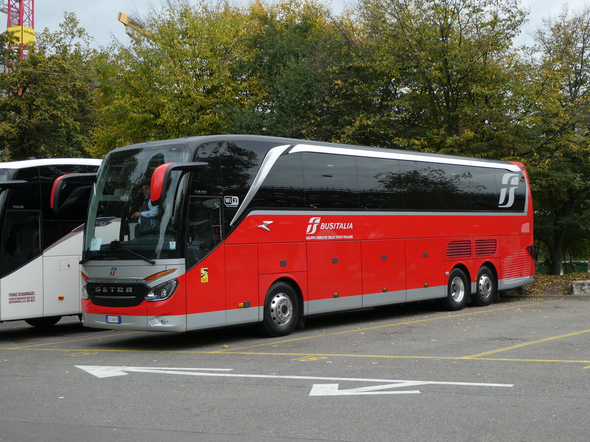 (241'641) - Aus Italien: FS Busitalia - GE-906 PY - Setra am 20. Oktober 2022 in Z�rich, Sihlquai