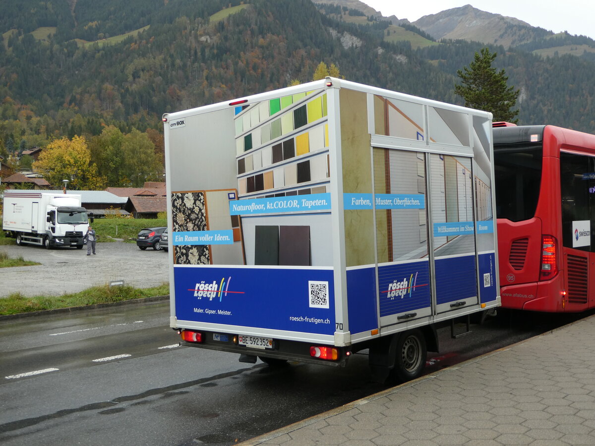 (241'651) - AFA Adelboden - Nr. 70/BE 592'352 - Niederhauser Gep�ckanh�nger am 21. Oktober 2022 beim Bahnhof Frutigen