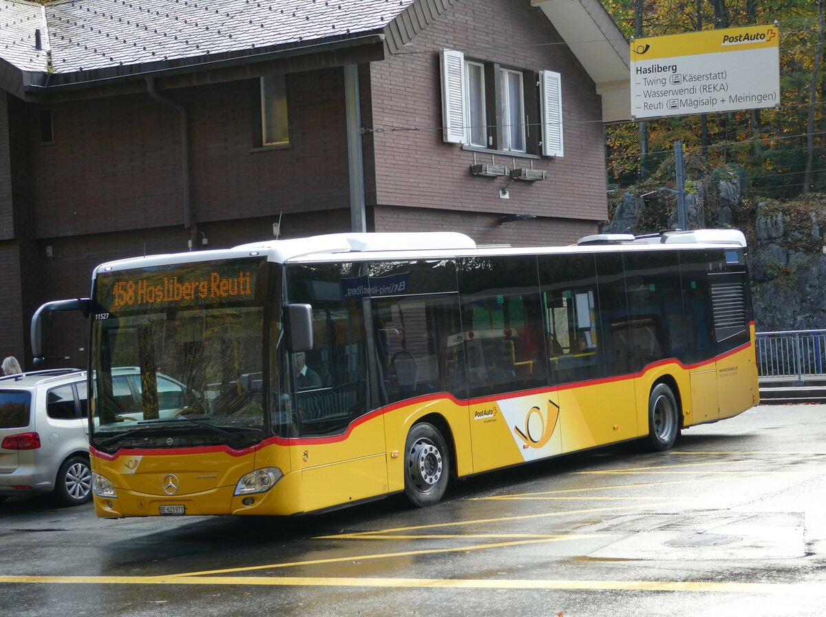 (241'709) - Fl�ck, Brienz - Nr. 7/BE 623'971 - Mercedes am 22. Oktober 2022 auf dem Br�nigpass
