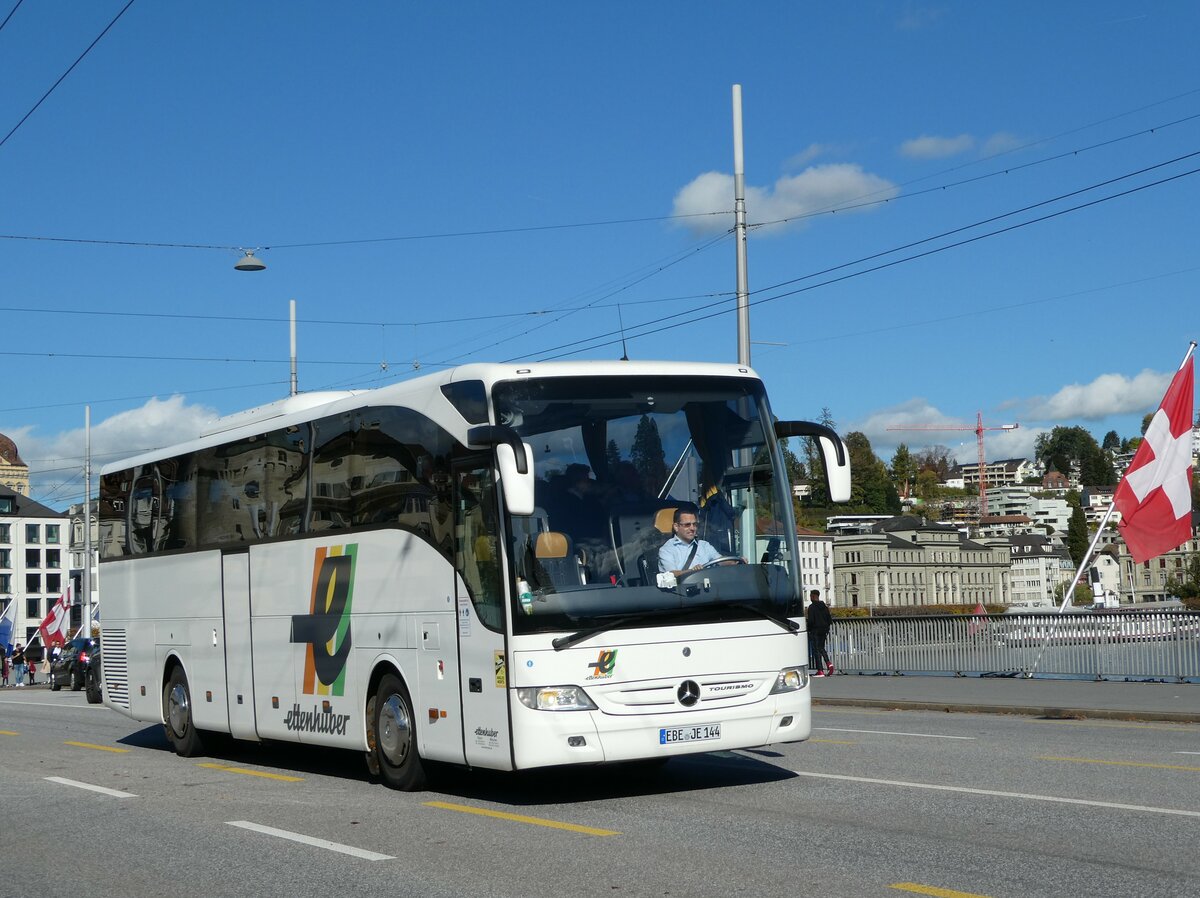(241'761) - Aus Deutschland: Ettenhuber, M�nchen - EBE-JE 144 - Mercedes am 22. Oktober 2022 in Luzern, Bahnhofbr�cke