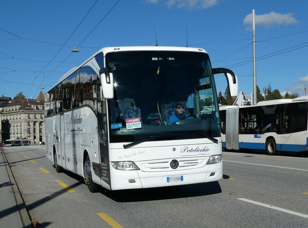 (241'764) - Aus Italien: Potolicchio, Nusco - FF-318 VH - Mercedes am 22. Oktober 2022 in Luzern, Bahnhofbr�cke
