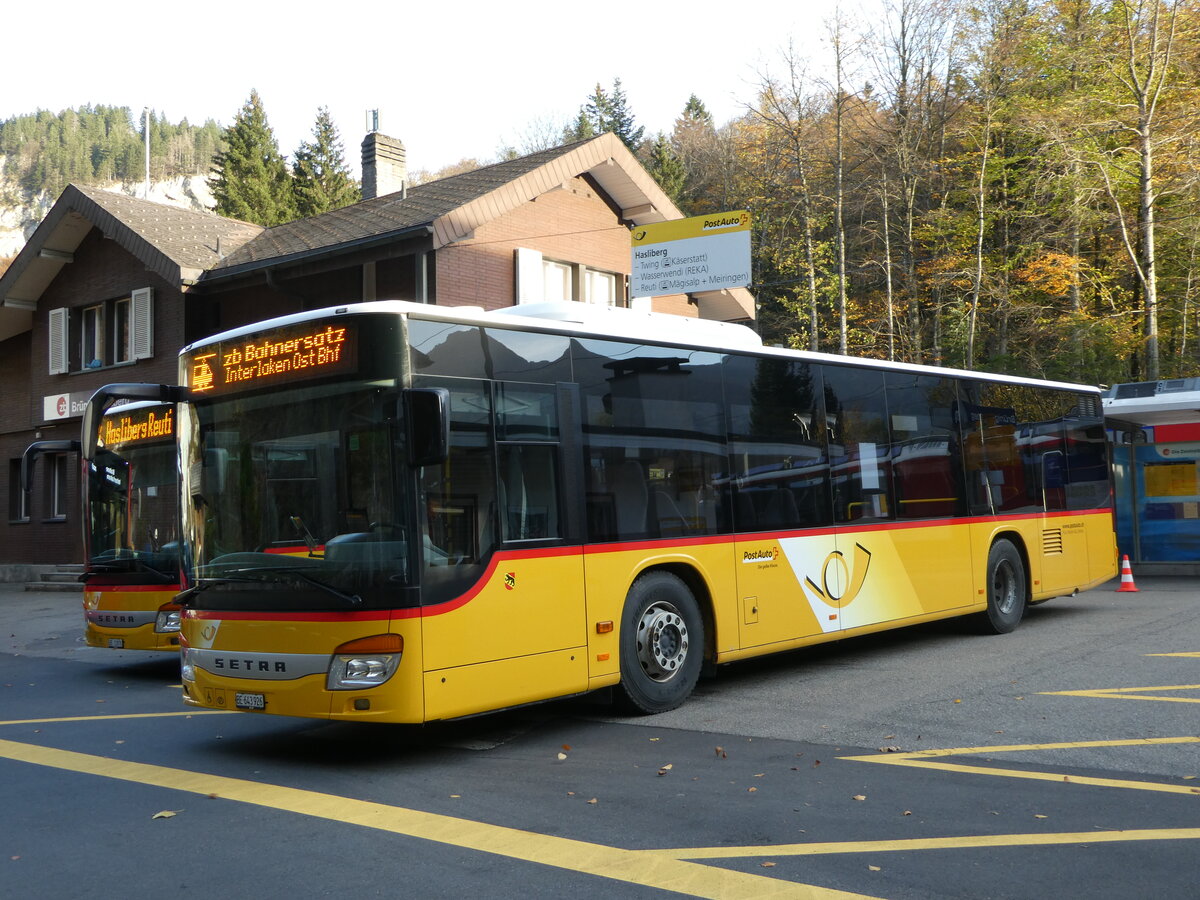 (242'068) - Fl�ck, Brienz - Nr. 8/BE 643'926 - Setra am 31. Oktober 2022 auf dem Br�nigpass