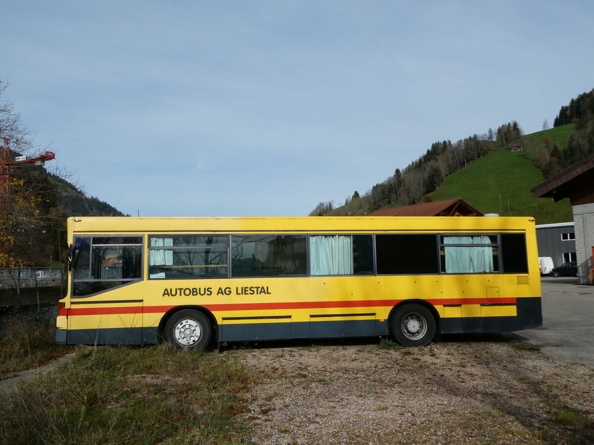 (242'409) - R�ttimann, Ballwil - Nr. 1 - MAN/G�ppel (ex BSF Hochdorf Nr. 301; ex BSF Hochdorf Nr. 1; ex AAGL Liestal Nr. 51) am 11. November 2022 in Fl�hli, Alte Gemeindestrasse