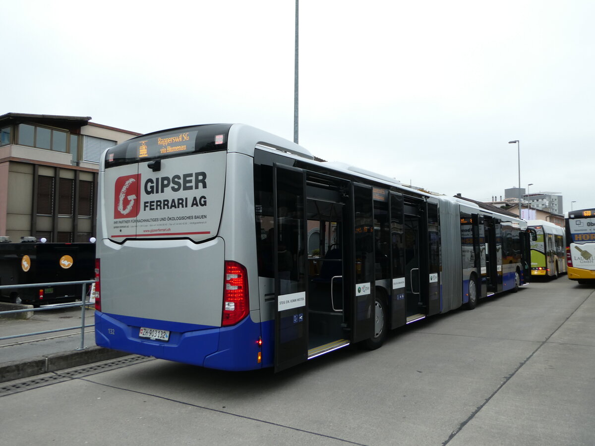 (242'644) - VZO Gr�ningen - Nr. 132/ZH 903'132 - Mercedes am 13. November 2022 beim Bahnhof Uznach