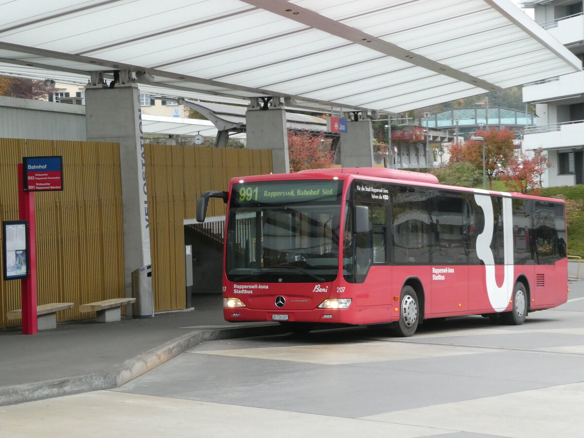 (242'667) - VZO Gr�ningen - Nr. 207/ZH 726'207 - Mercedes am 13. November 2022 beim Bahnhof Jona